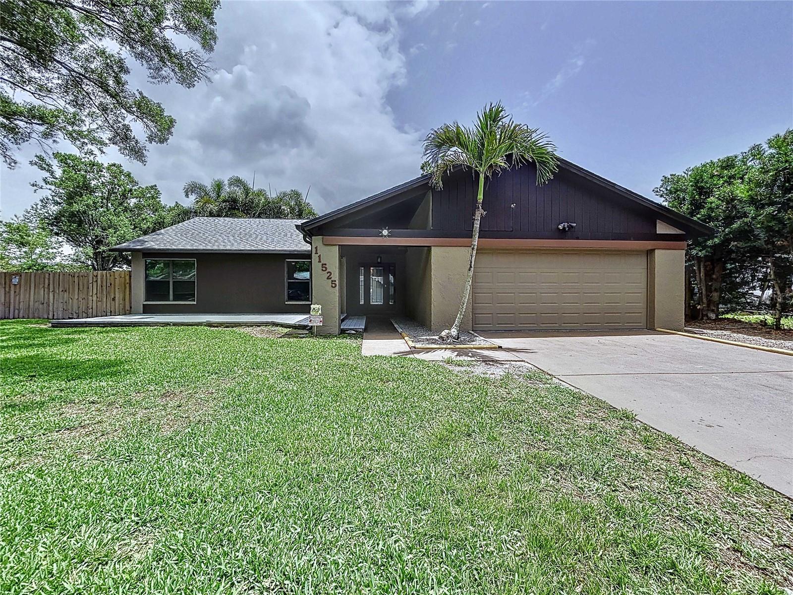 Image 4 of 68 For 11525 Country Oaks Drive