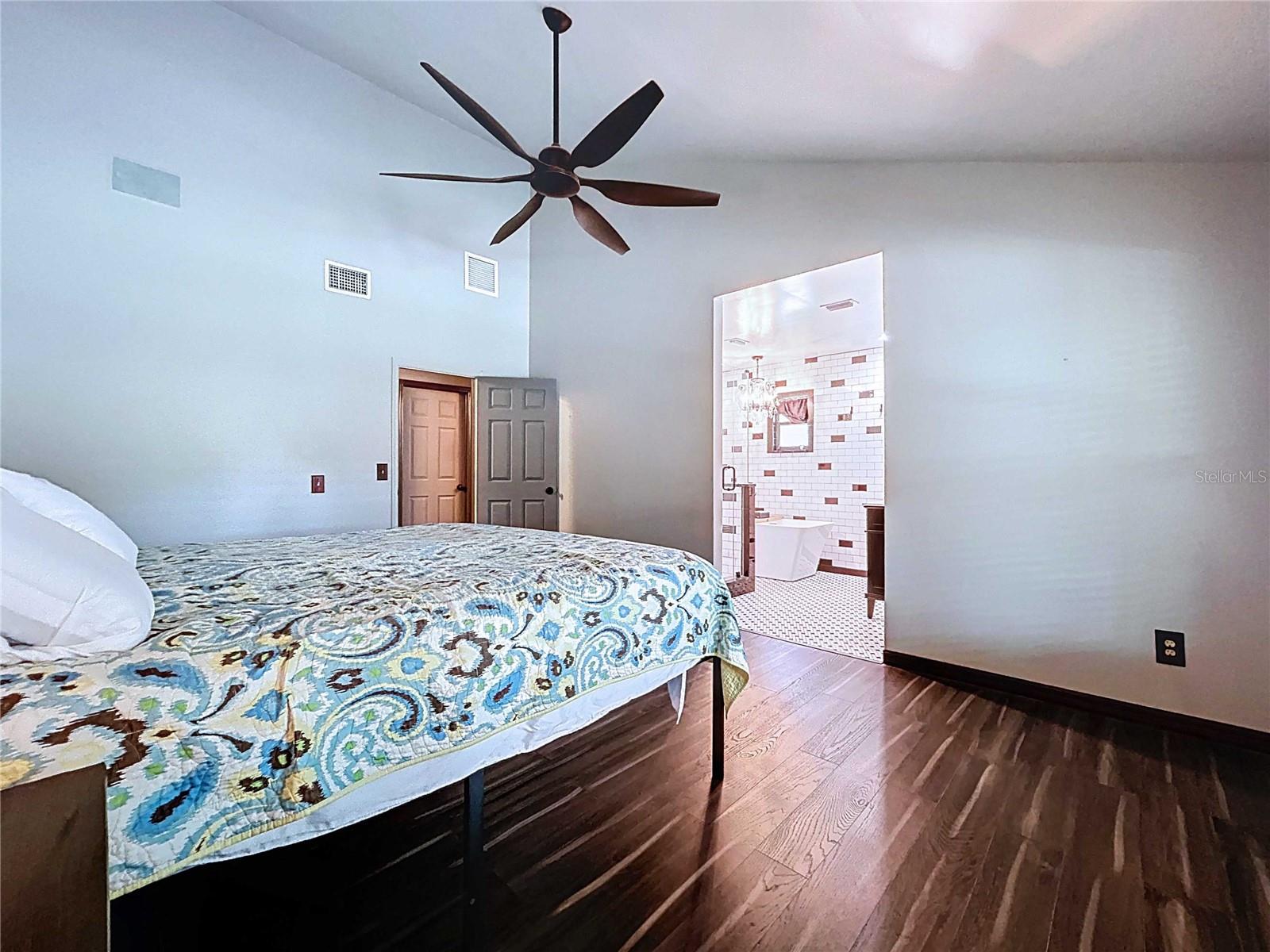 Image 41 of 68 For 11525 Country Oaks Drive