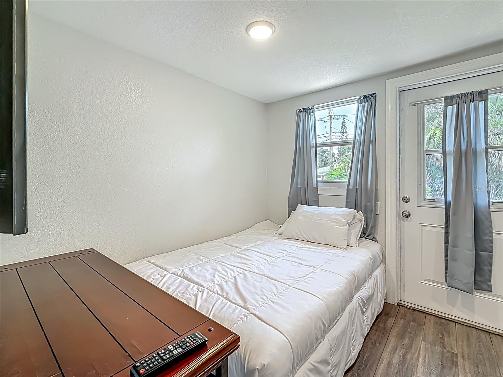 Image 11 of 26 For 5005 Tangerine Avenue S