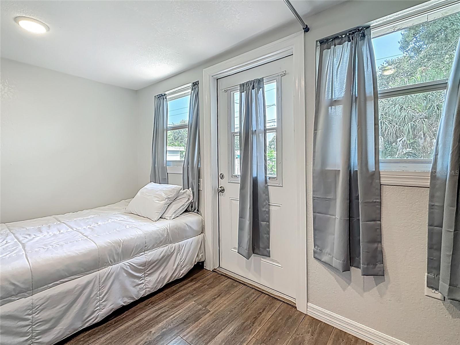 Image 12 of 26 For 5005 Tangerine Avenue S