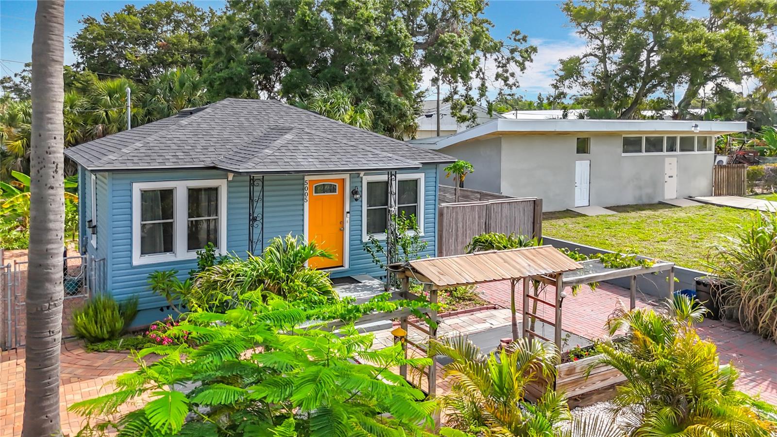Image 2 of 26 For 5005 Tangerine Avenue S