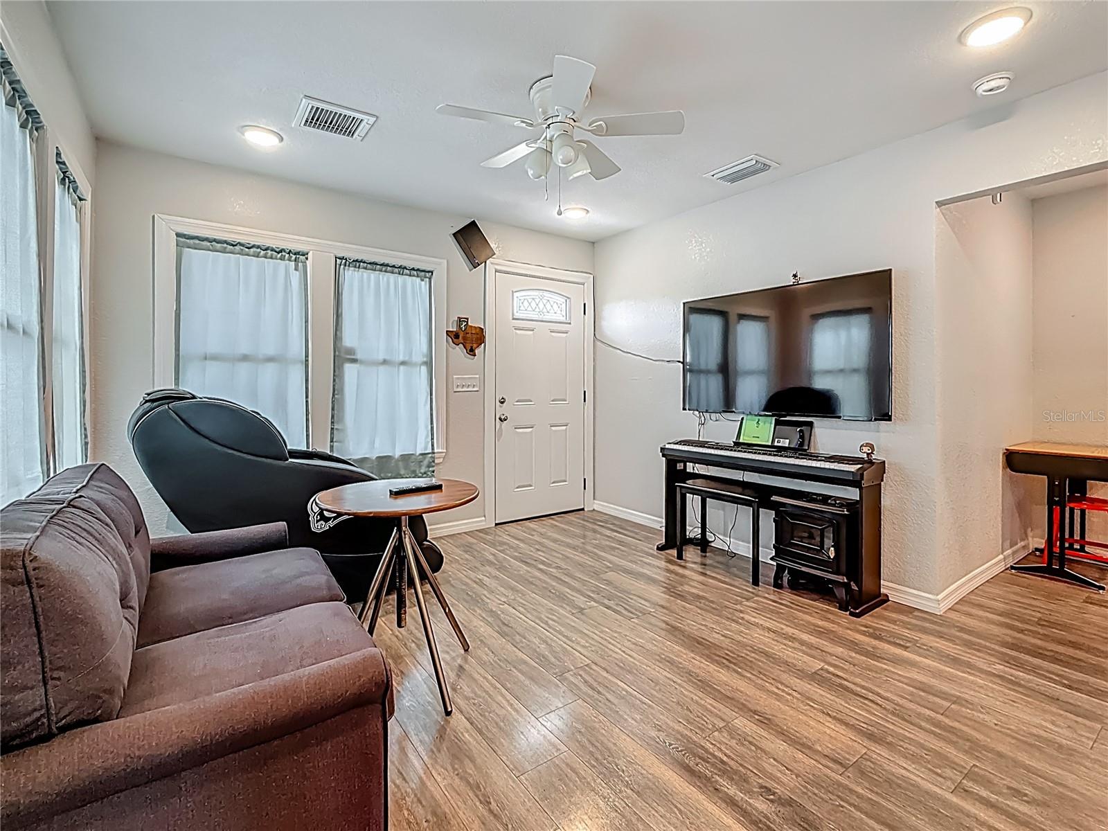 Image 7 of 26 For 5005 Tangerine Avenue S