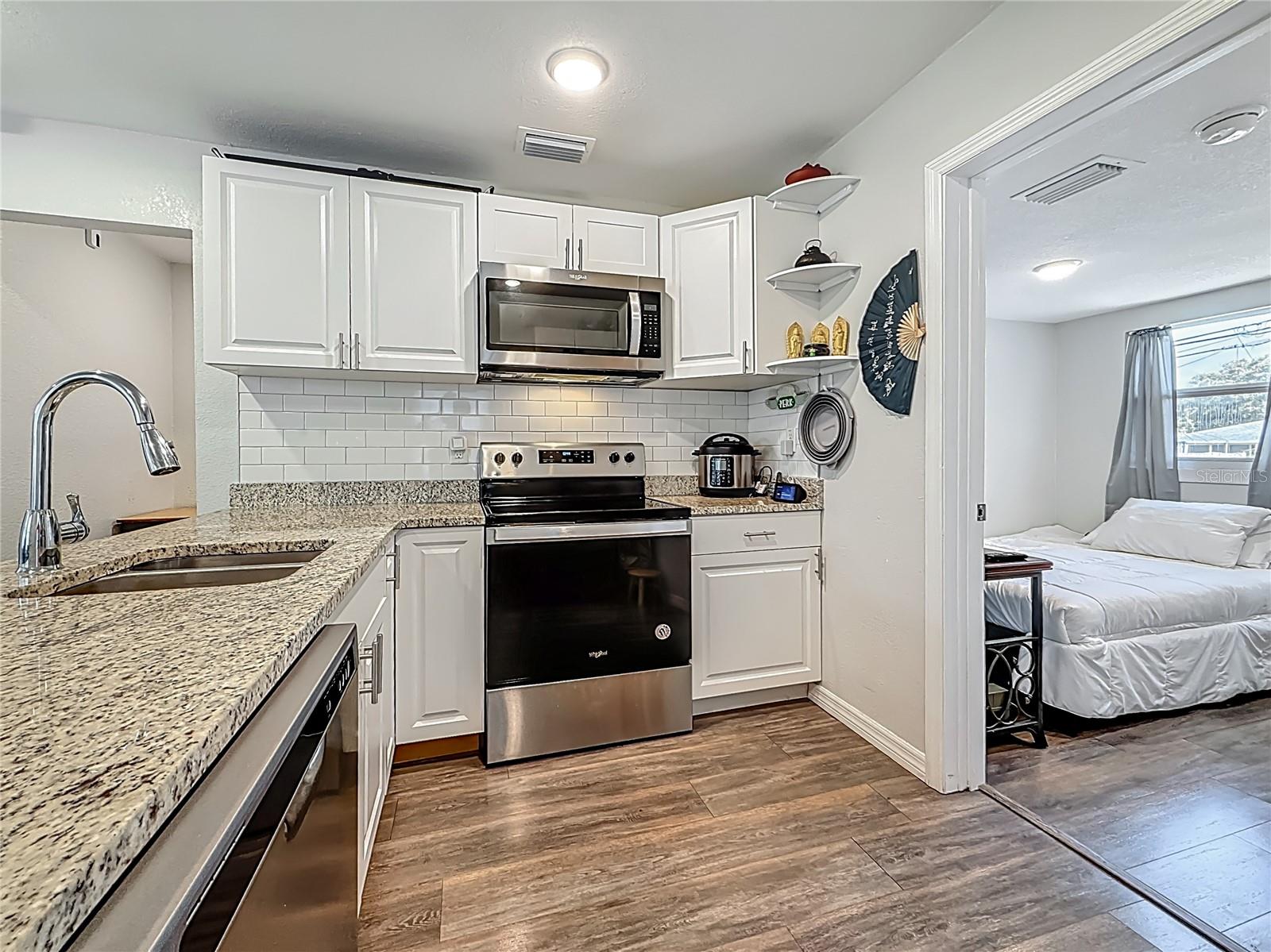 Image 9 of 26 For 5005 Tangerine Avenue S