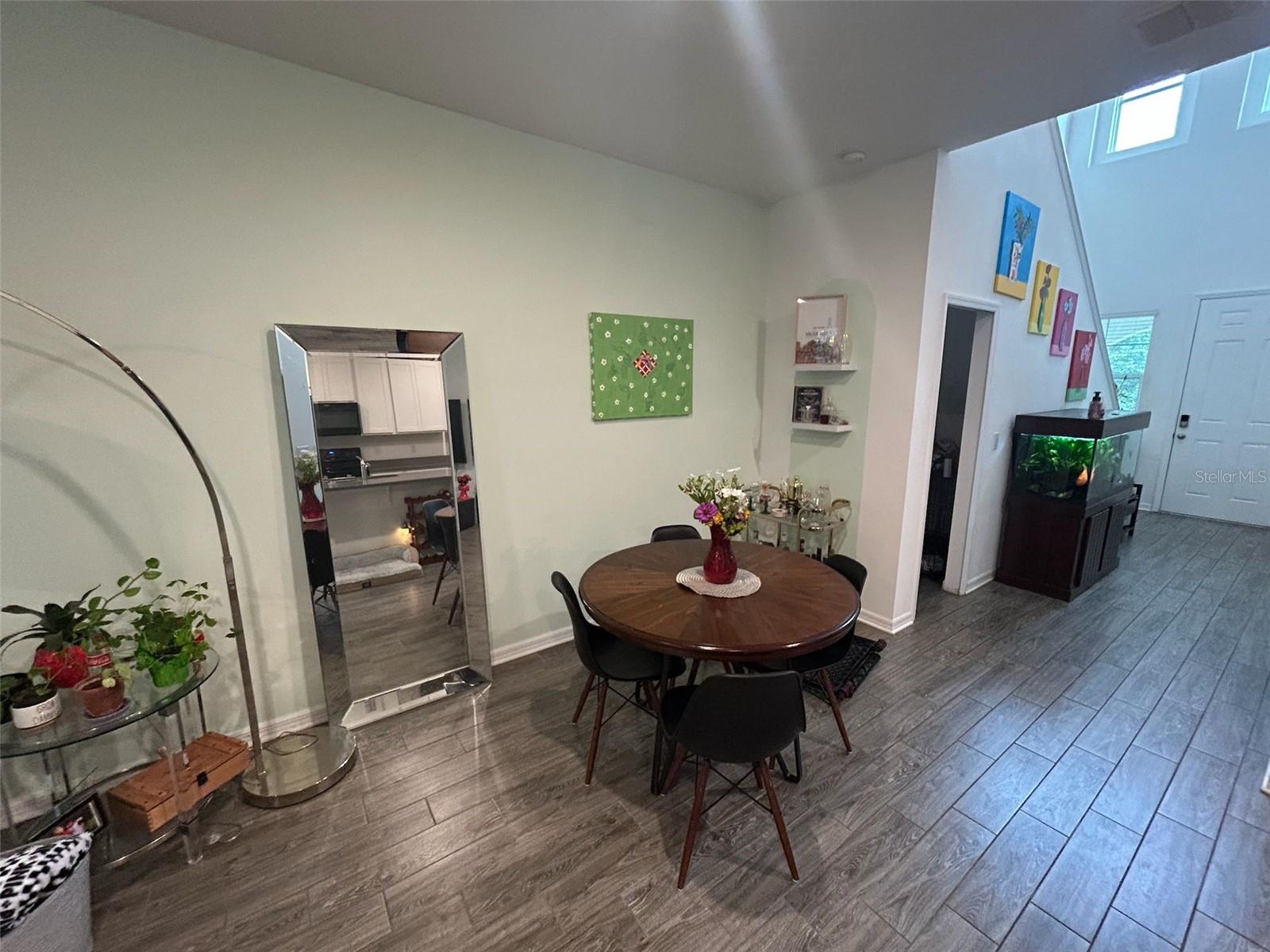 Listing photo id 10 for 7563 Ashcroft Drive