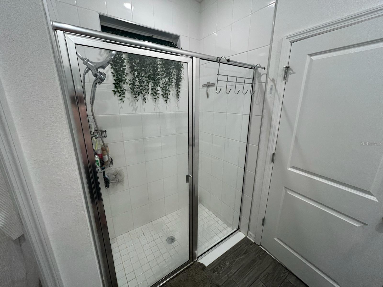 Listing photo id 13 for 7563 Ashcroft Drive