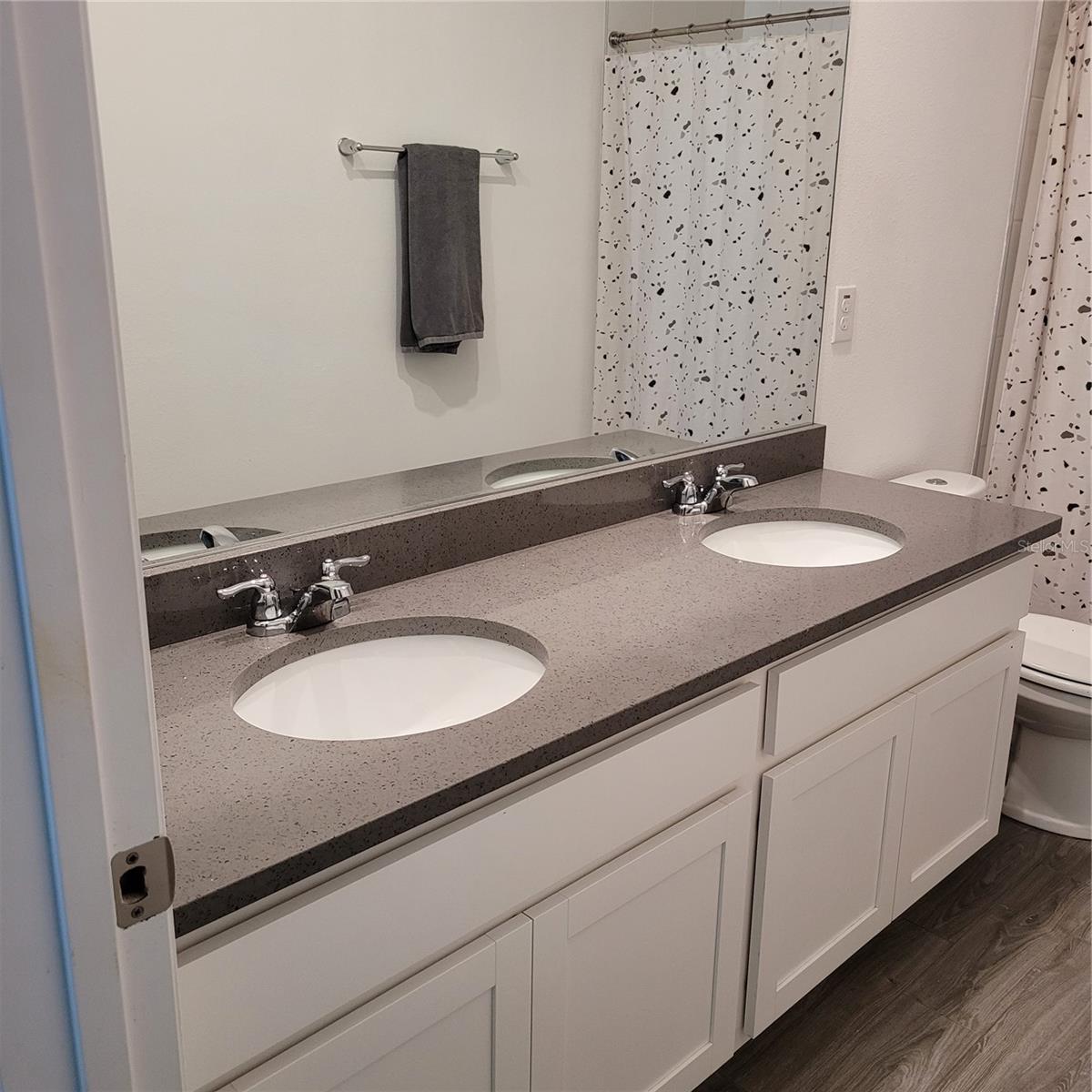 Listing photo id 17 for 7563 Ashcroft Drive