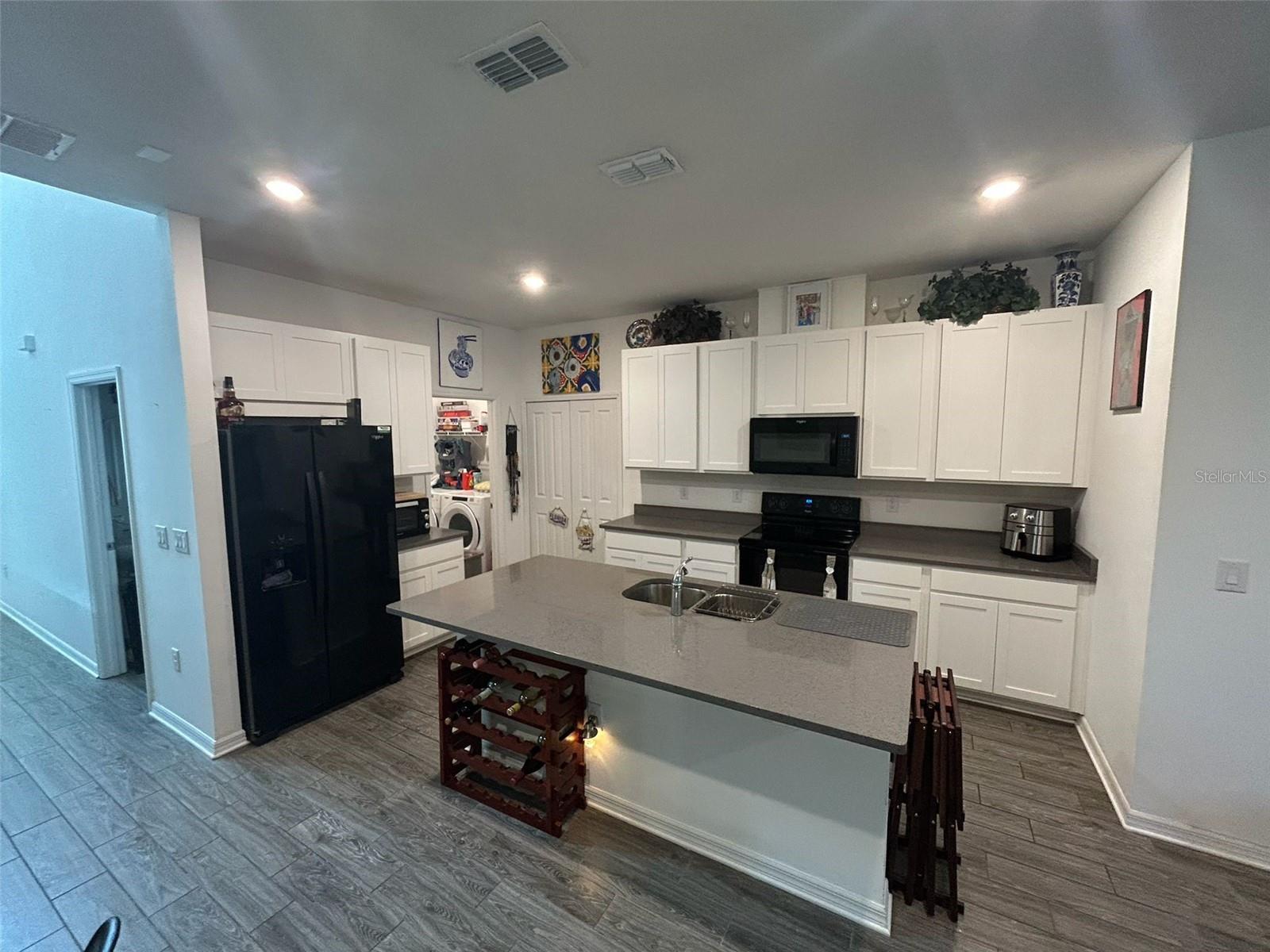 Listing photo id 6 for 7563 Ashcroft Drive