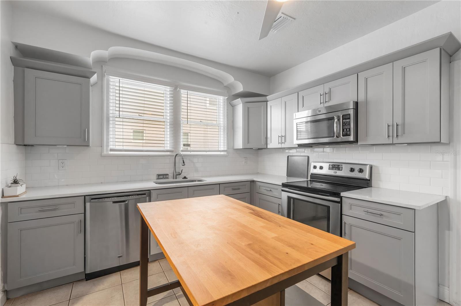 Image 11 of 25 For 206 Albany Avenue