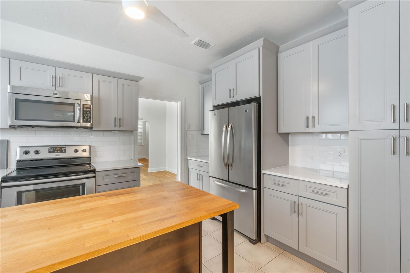 Image 12 of 25 For 206 Albany Avenue
