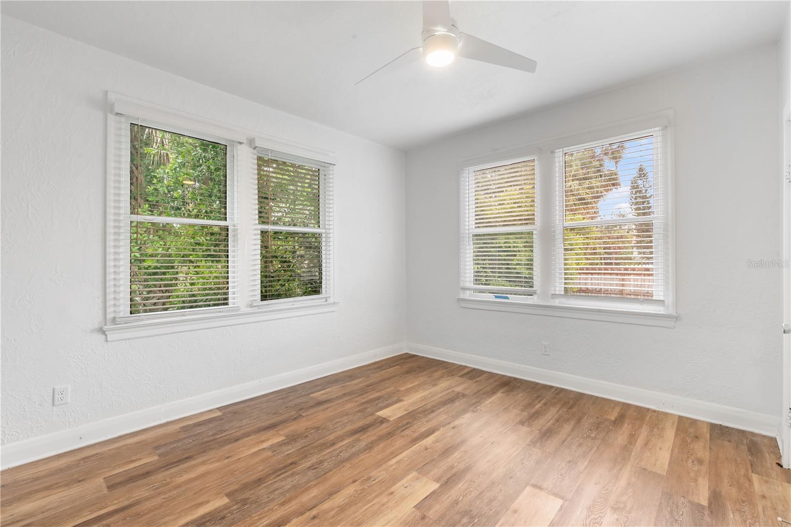 Image 17 of 25 For 206 Albany Avenue