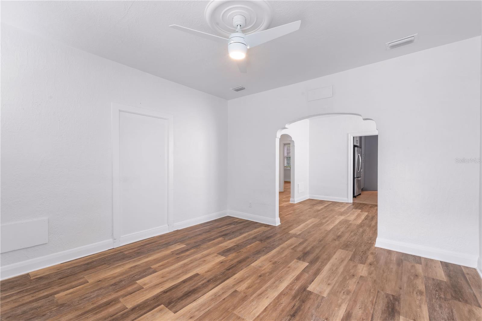 Image 4 of 25 For 206 Albany Avenue