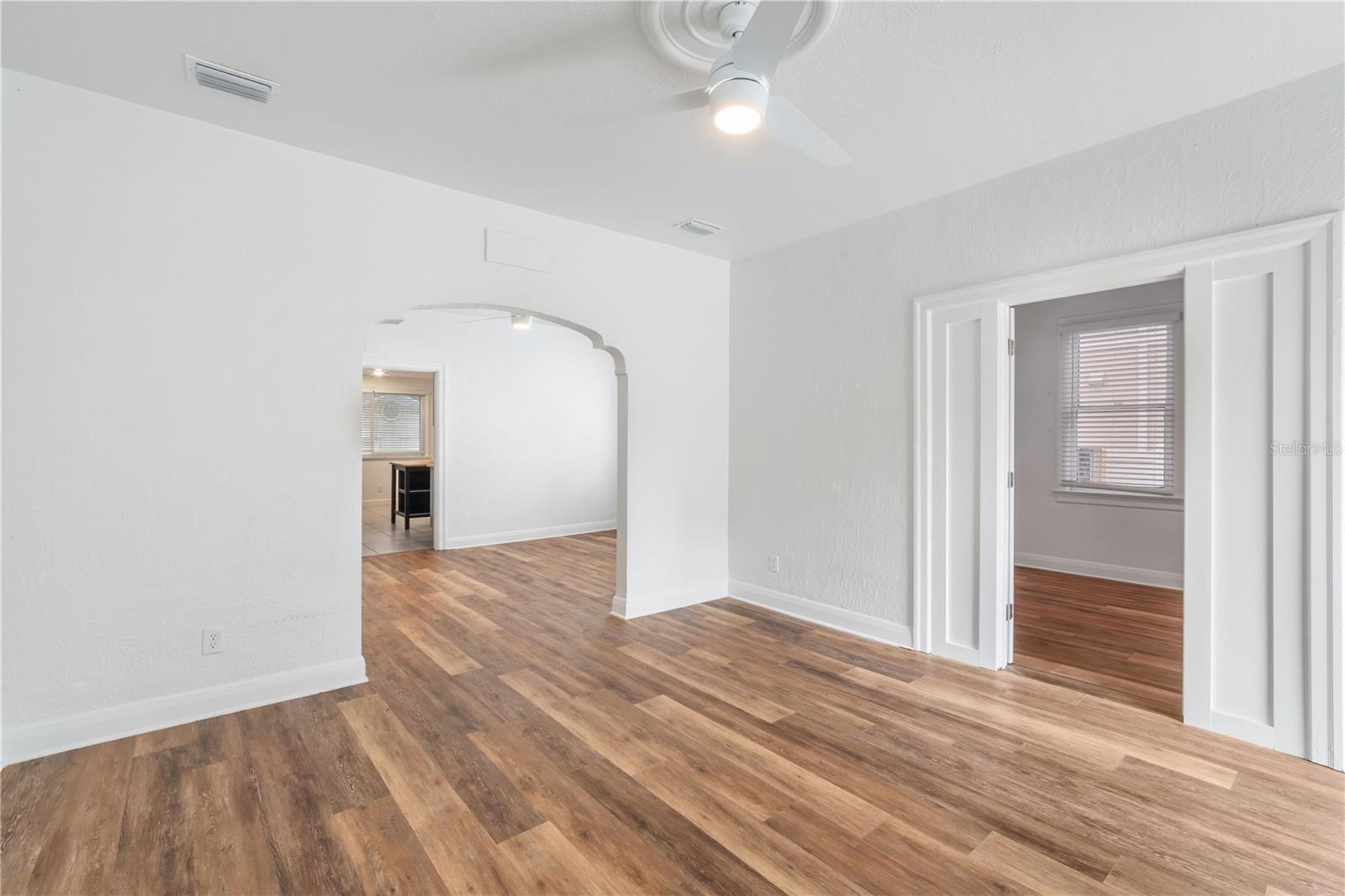 Image 5 of 25 For 206 Albany Avenue
