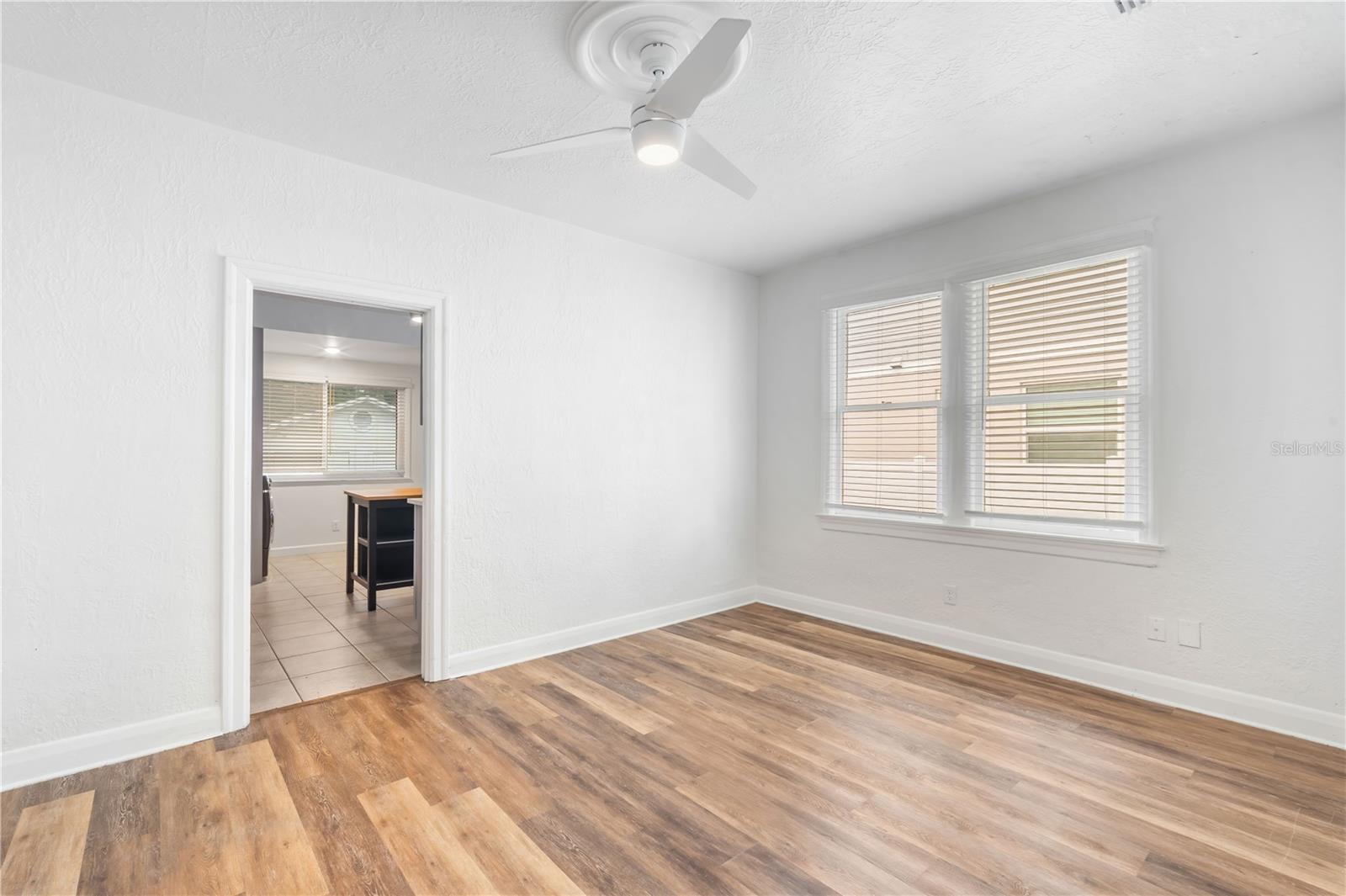Image 8 of 25 For 206 Albany Avenue