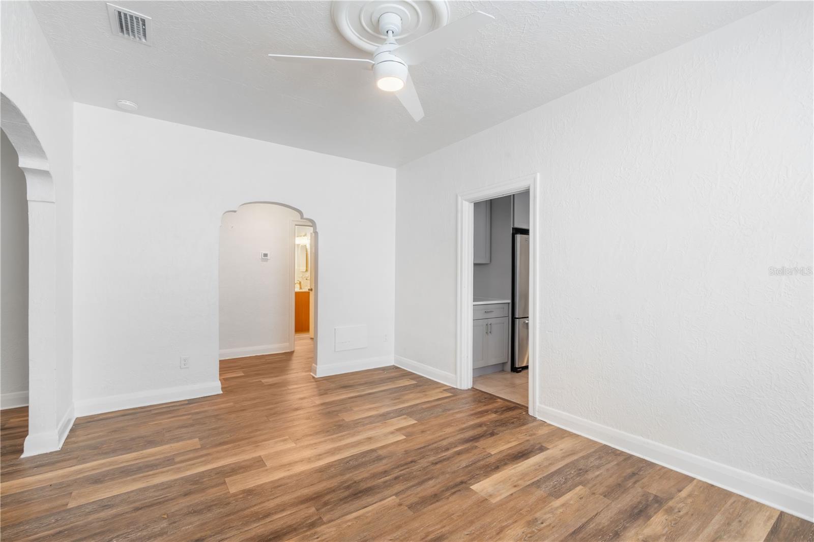 Image 9 of 25 For 206 Albany Avenue