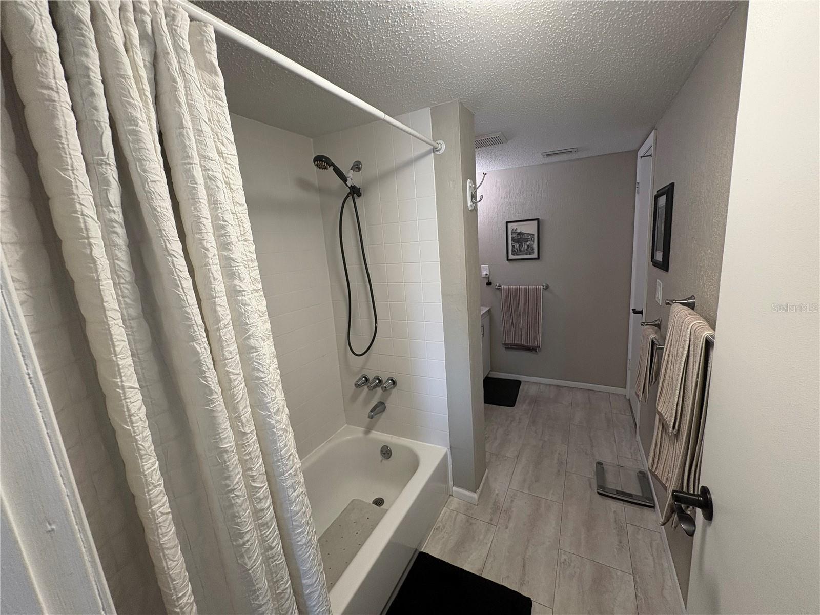 Image 22 of 33 For 4137 Lake Bayshore Drive C505