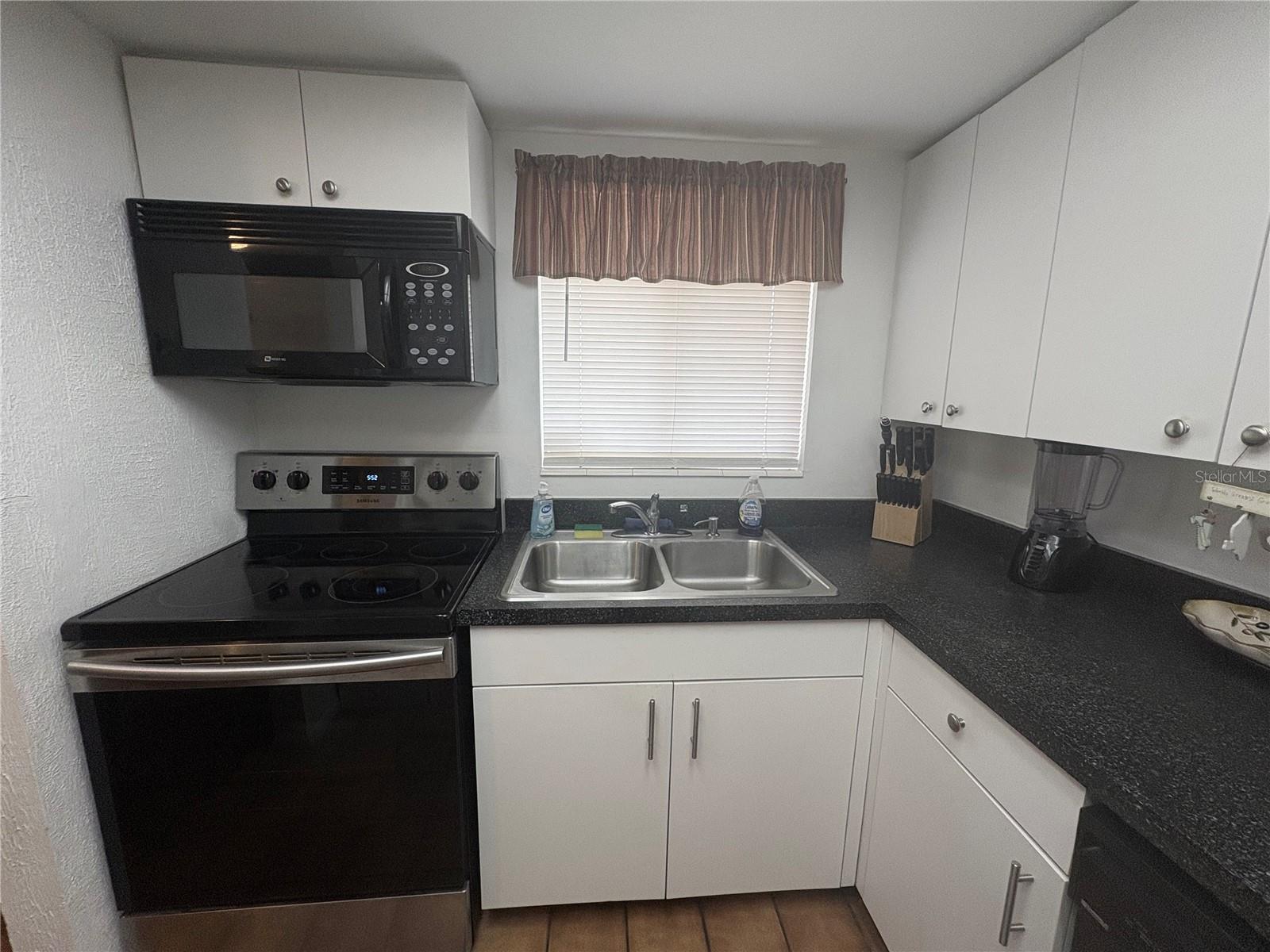 Image 4 of 33 For 4137 Lake Bayshore Drive C505