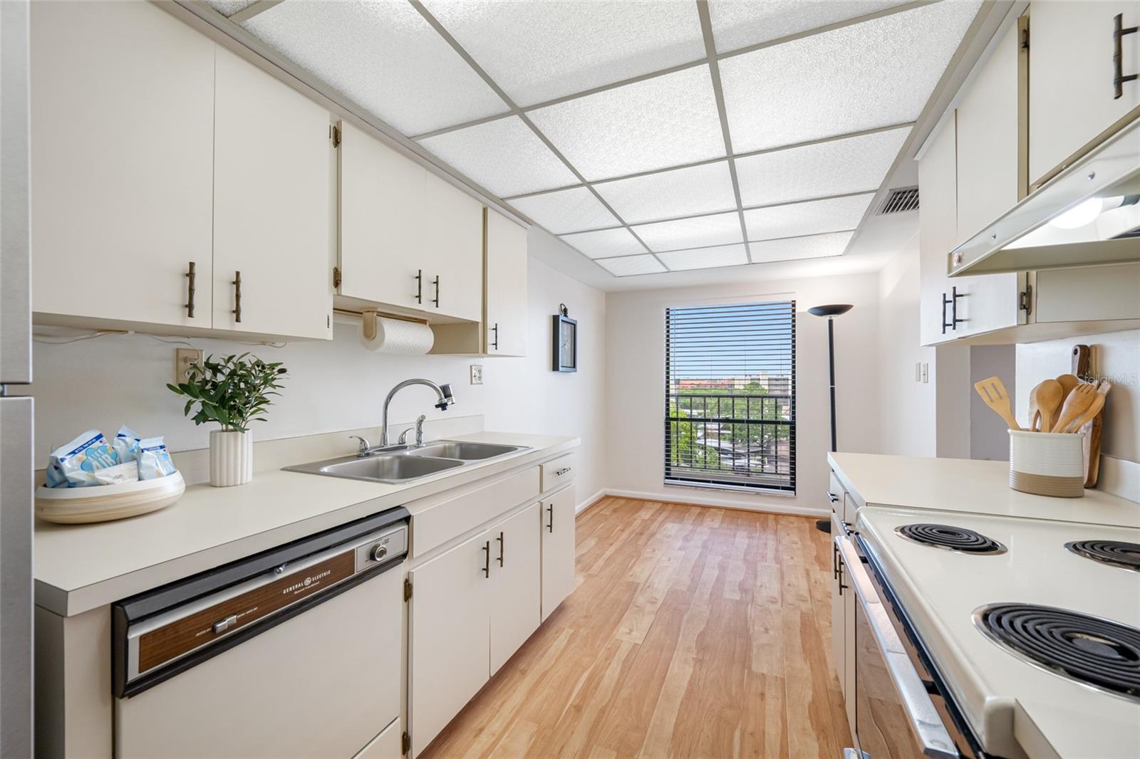Image 10 of 41 For 2900 Cove Cay Drive 7c