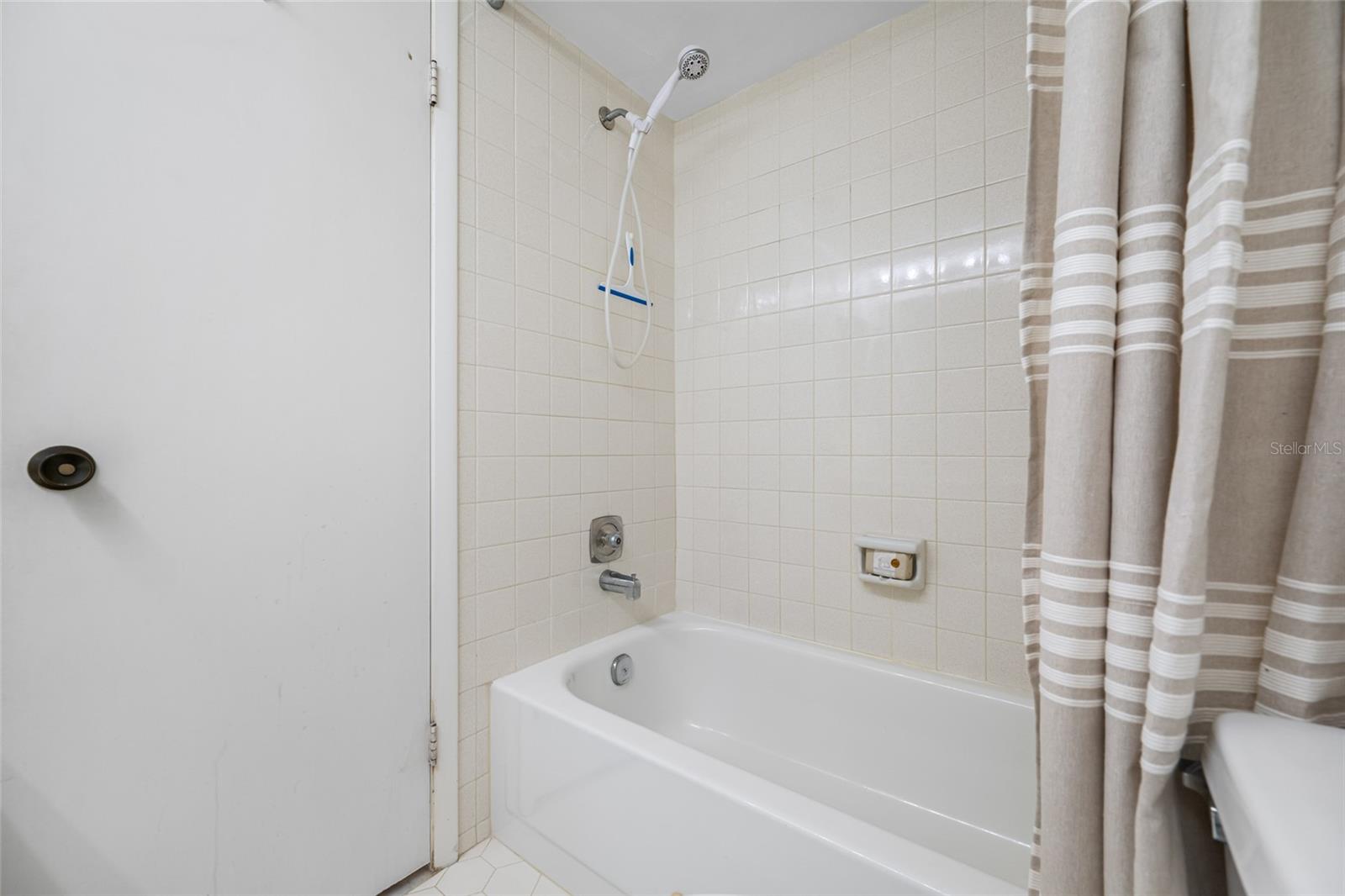 Image 22 of 41 For 2900 Cove Cay Drive 7c
