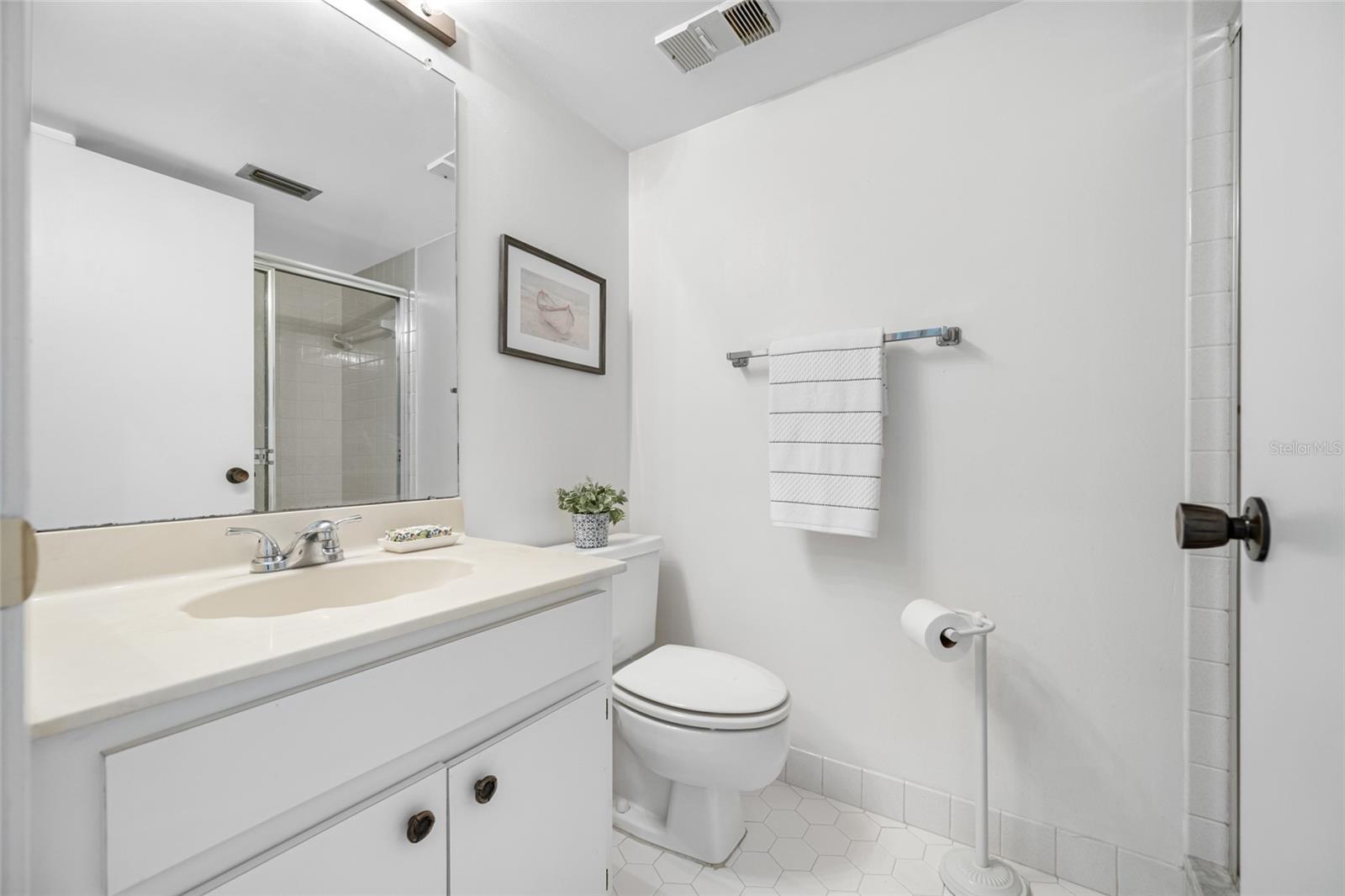 Image 28 of 41 For 2900 Cove Cay Drive 7c