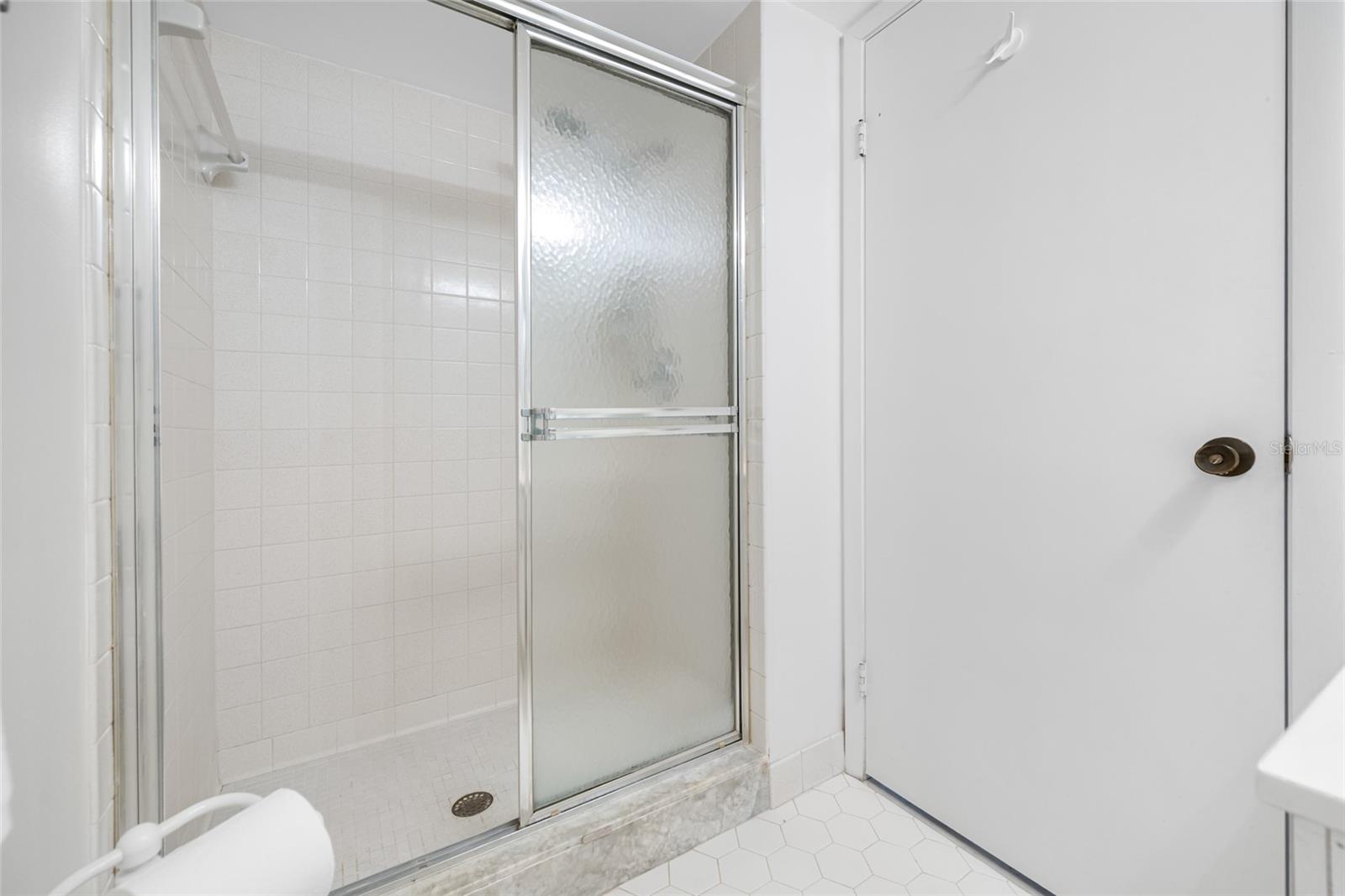 Image 30 of 41 For 2900 Cove Cay Drive 7c
