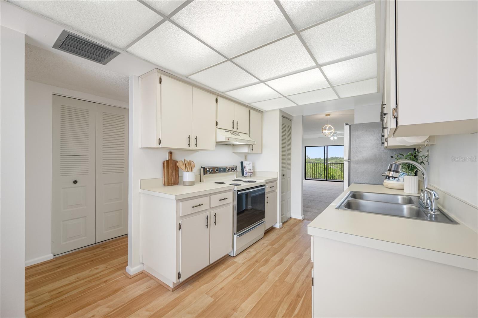 Image 8 of 41 For 2900 Cove Cay Drive 7c