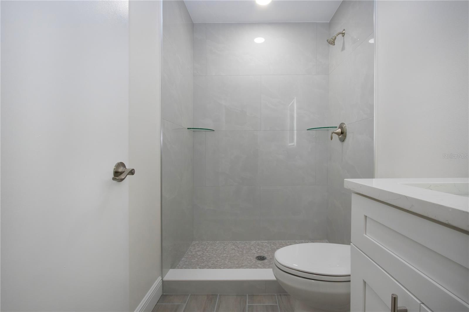 Image 38 of 75 For 1906 Canterbury Lane 20