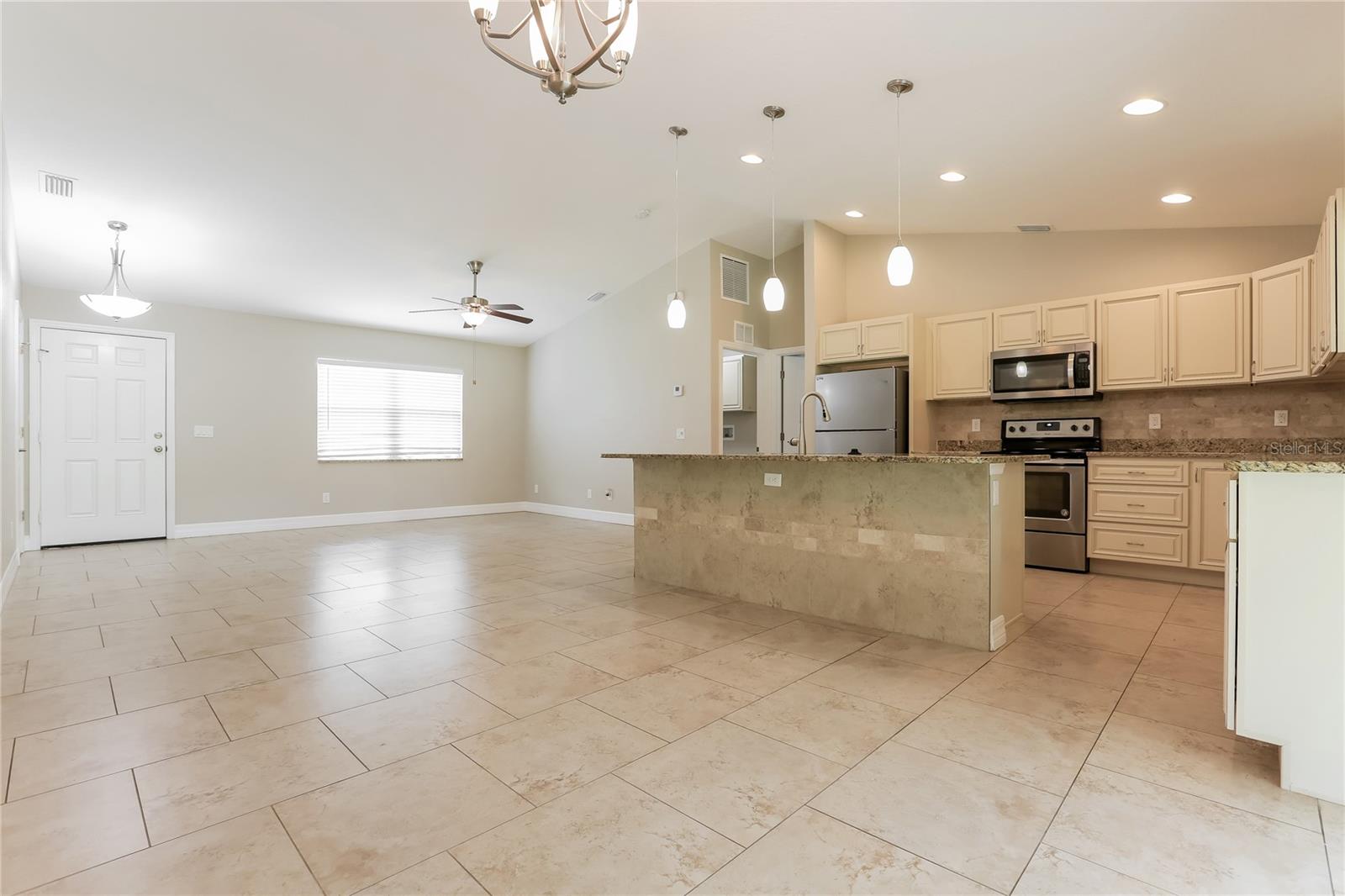 Image 2 of 14 For 2840 Soprano Lane