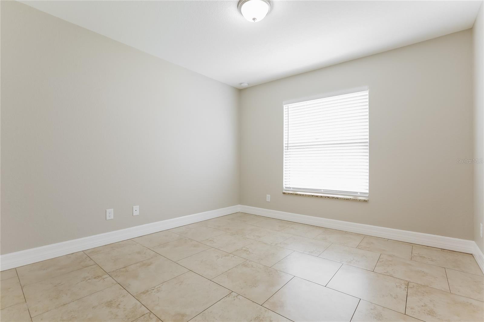 Image 7 of 14 For 2840 Soprano Lane
