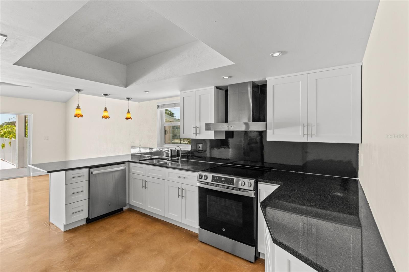 Image 13 of 52 For 4749 Baywood Point Drive S