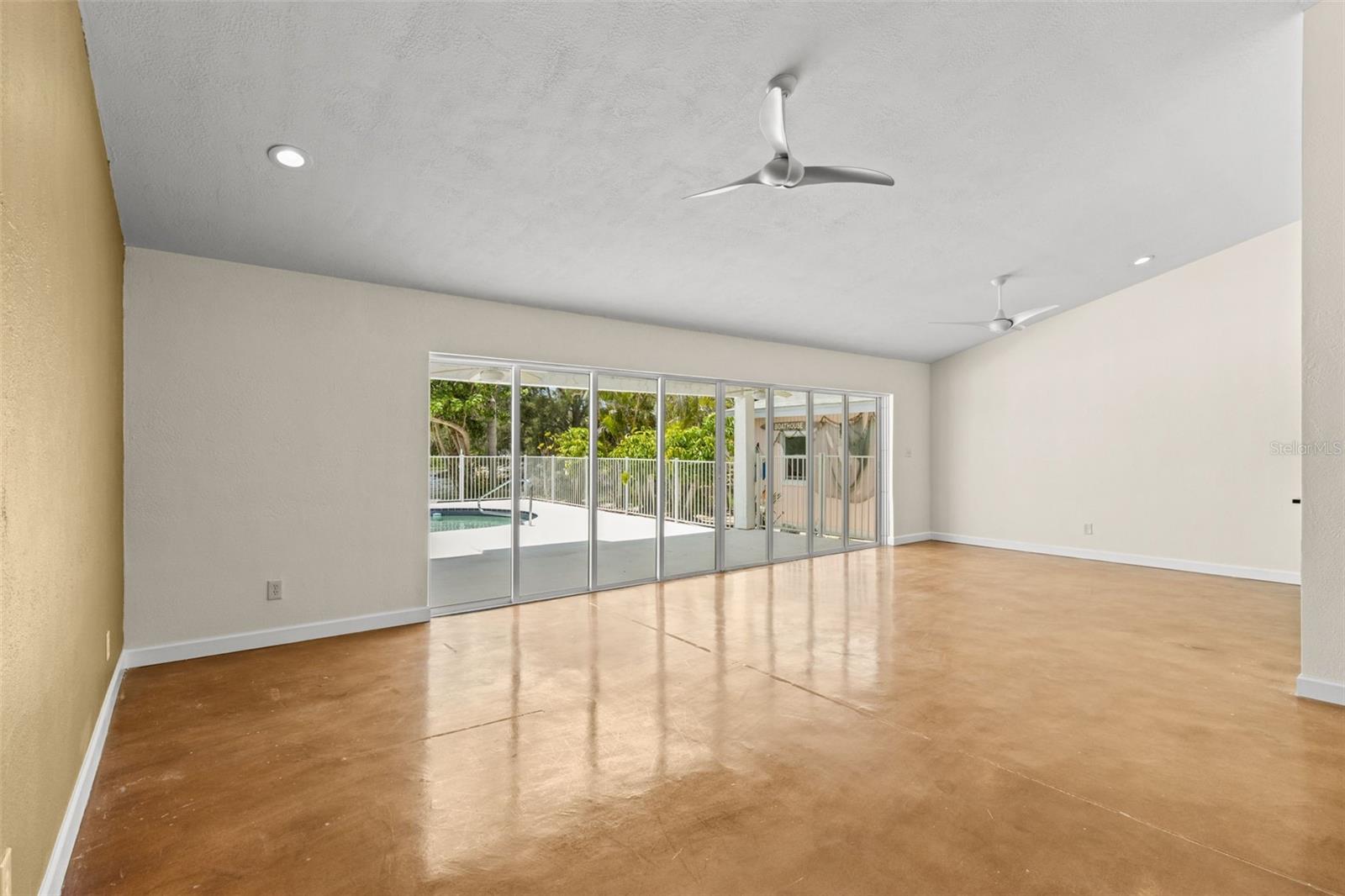 Image 17 of 52 For 4749 Baywood Point Drive S