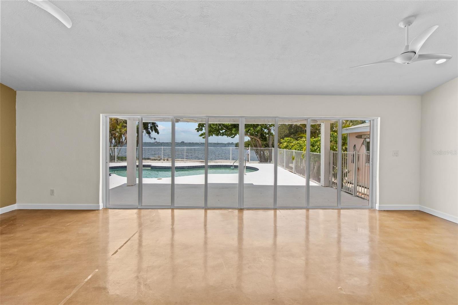 Image 4 of 52 For 4749 Baywood Point Drive S