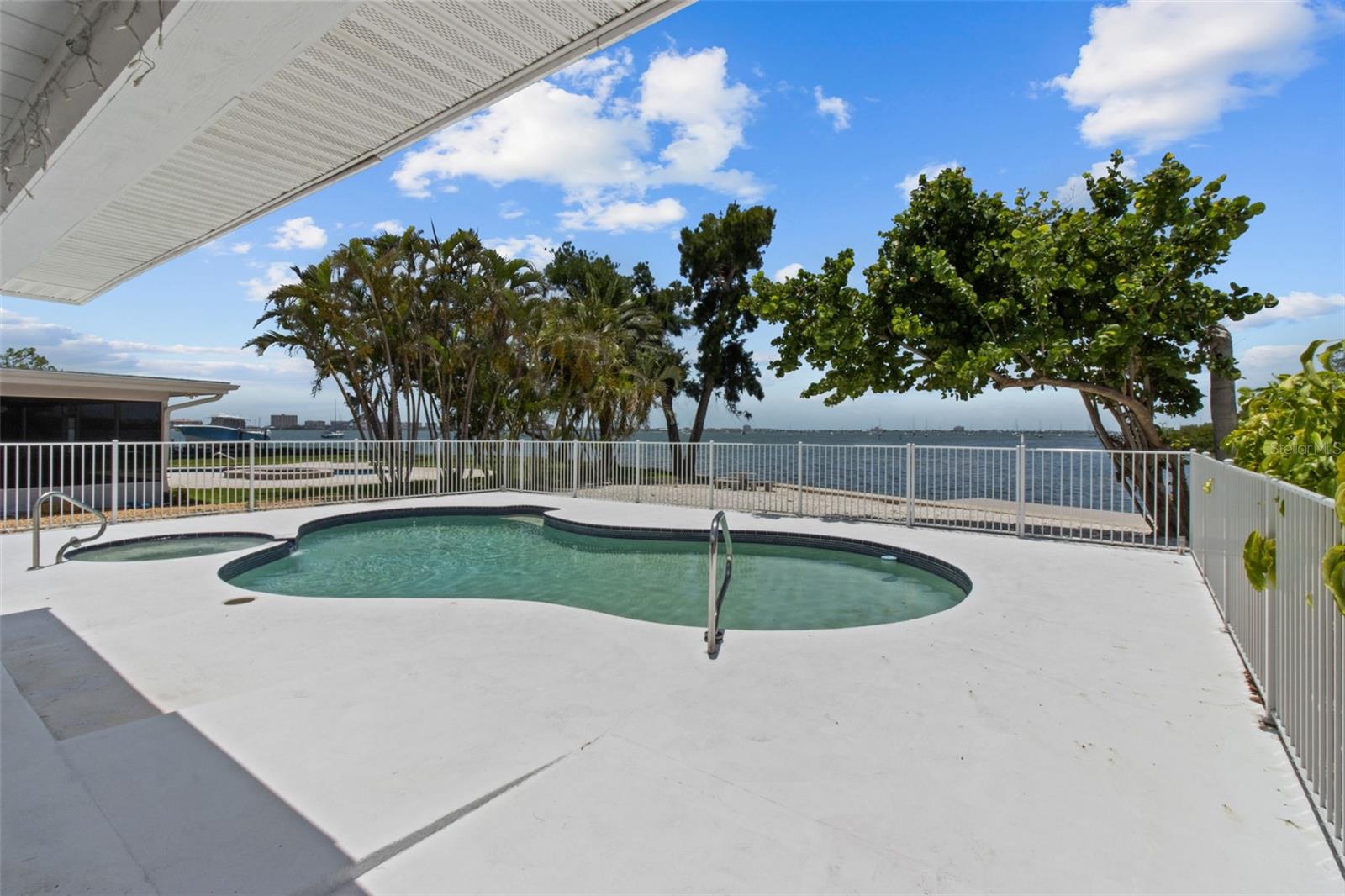 Image 7 of 52 For 4749 Baywood Point Drive S