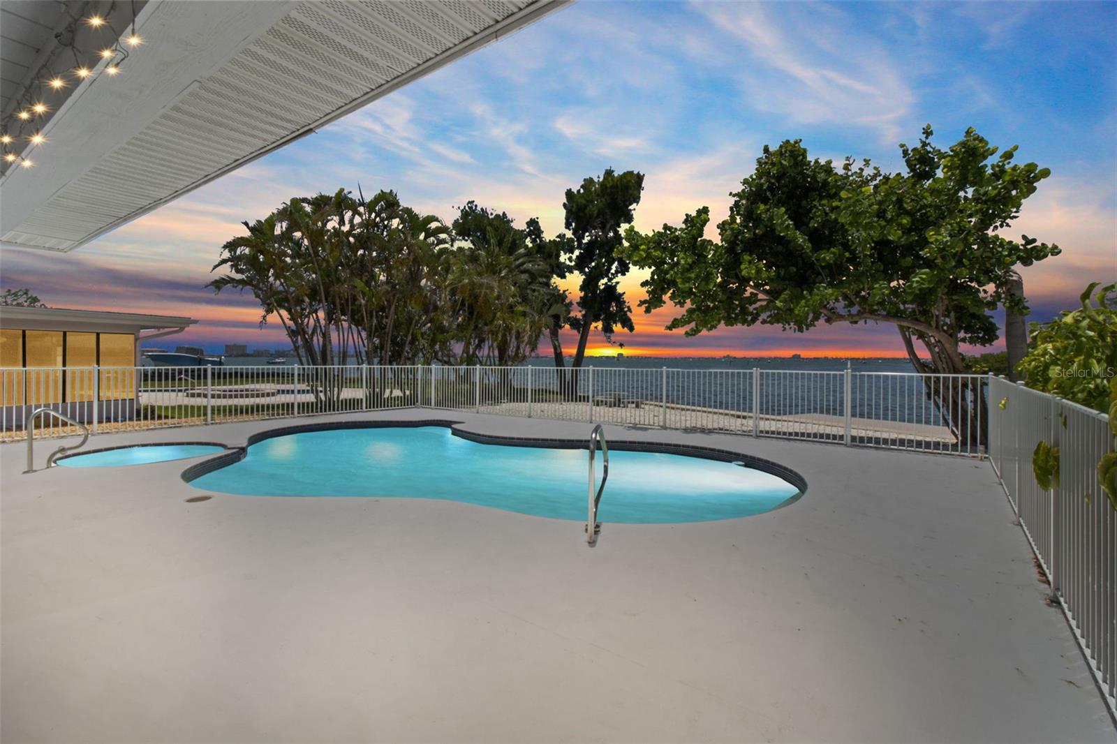 Image 9 of 52 For 4749 Baywood Point Drive S