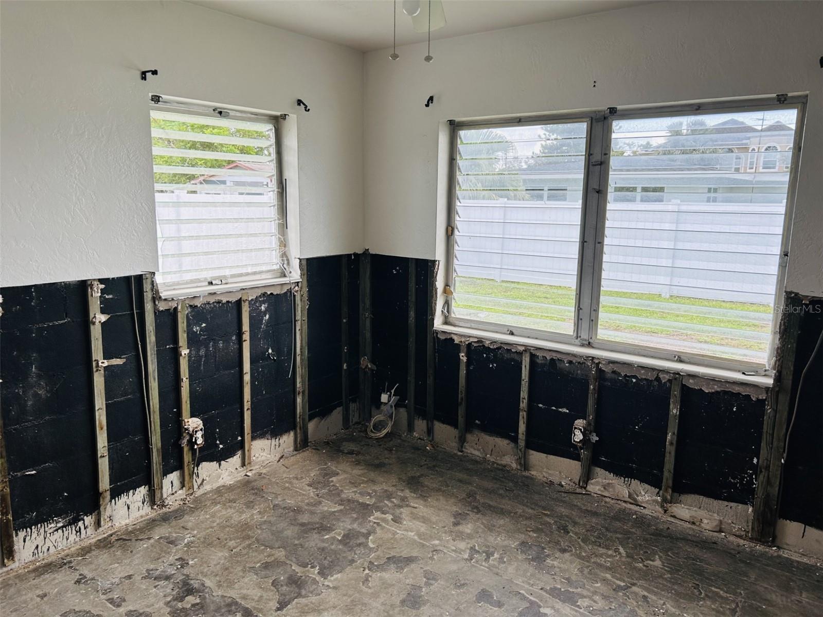 Image 11 of 16 For 2469 Trade Winds Drive