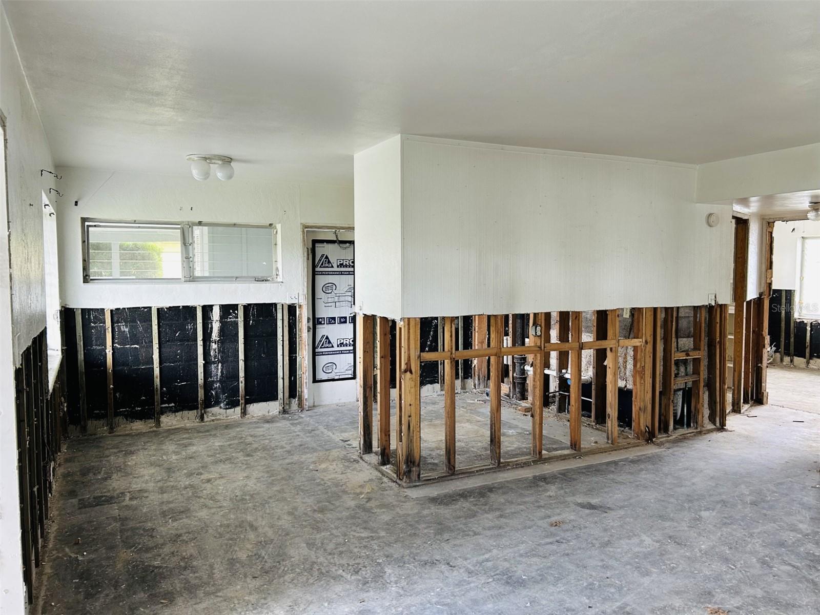 Image 3 of 16 For 2469 Trade Winds Drive
