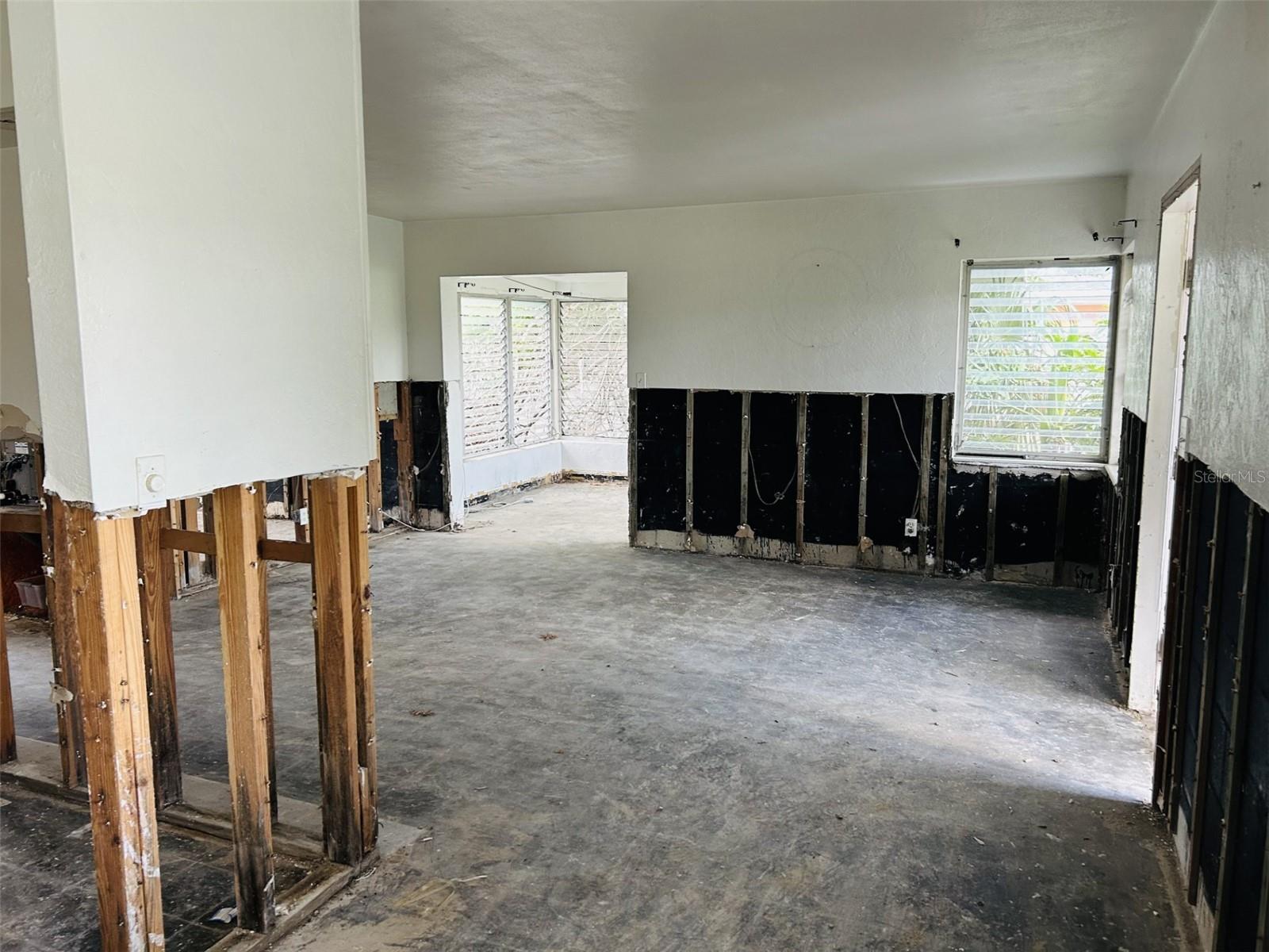 Image 4 of 16 For 2469 Trade Winds Drive