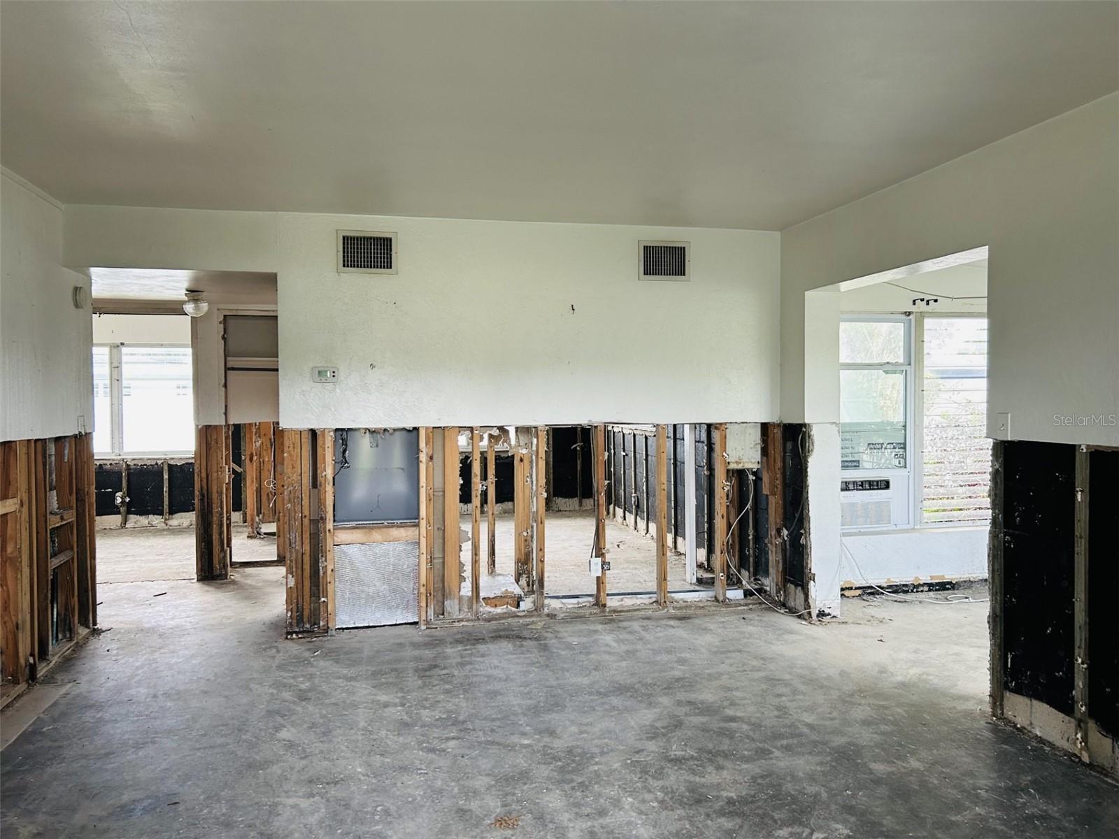 Image 5 of 16 For 2469 Trade Winds Drive