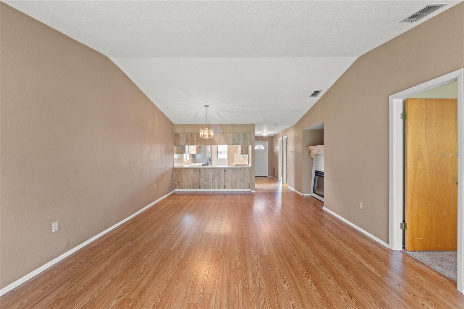 Image 17 of 36 For 7839 Radcliffe Circle