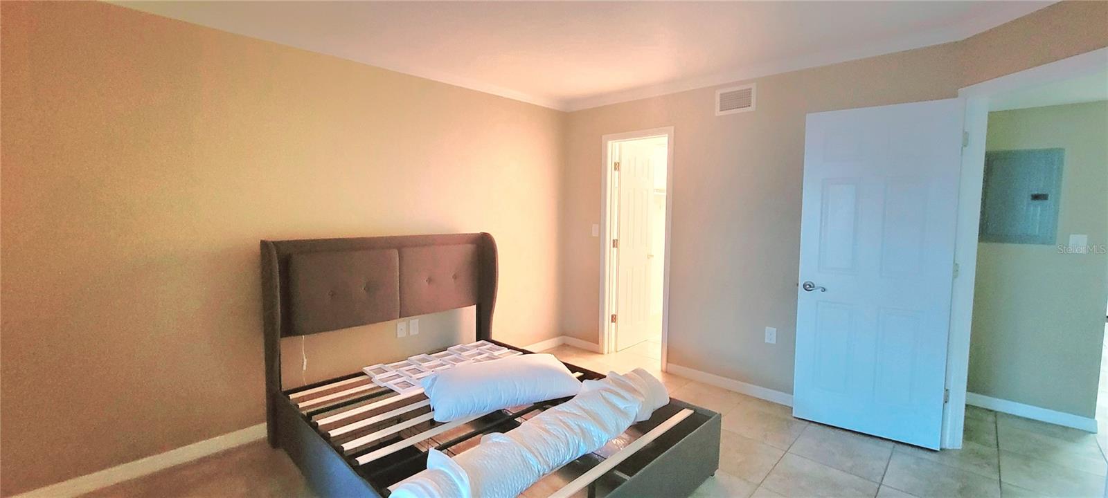 Image 3 of 11 For 5855 18th Street N 6