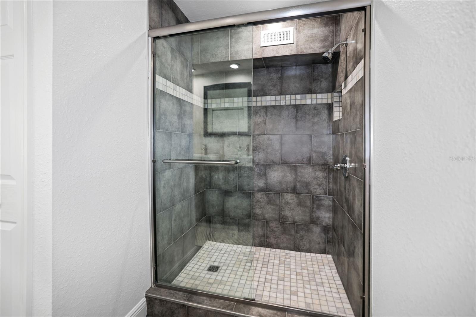 Image 14 of 60 For 4229 7th Avenue N