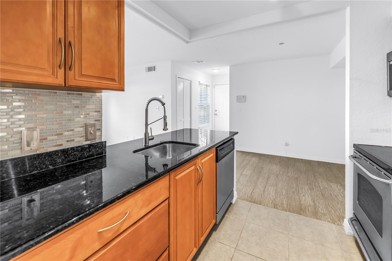 Image 10 of 32 For 3305 Haviland Court 101