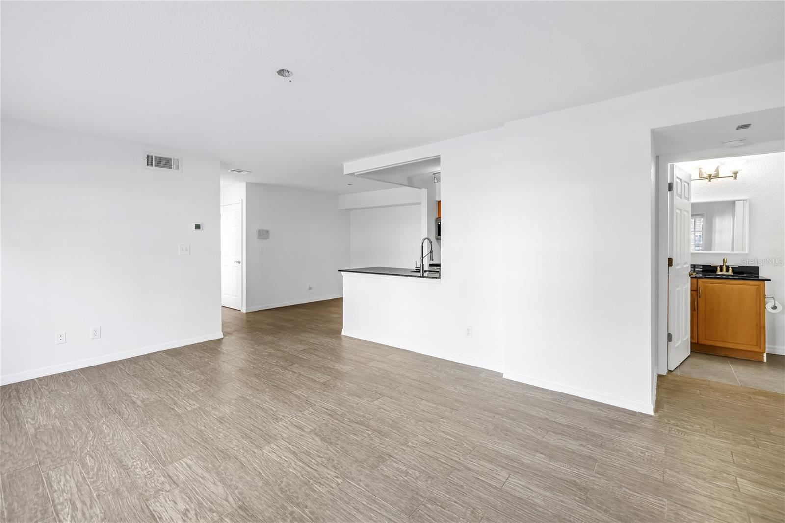 Image 15 of 32 For 3305 Haviland Court 101
