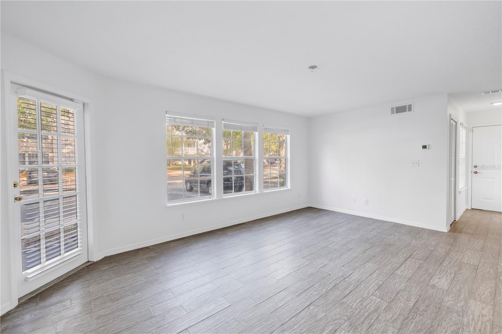 Image 16 of 32 For 3305 Haviland Court 101