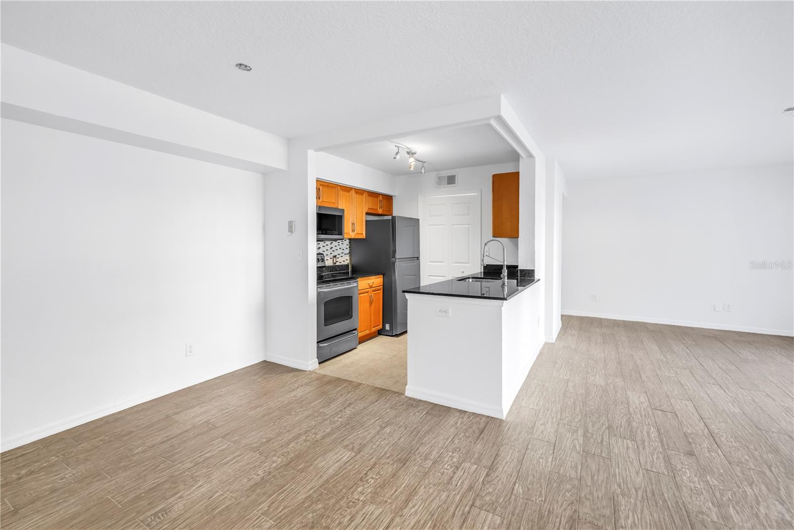 Image 4 of 32 For 3305 Haviland Court 101