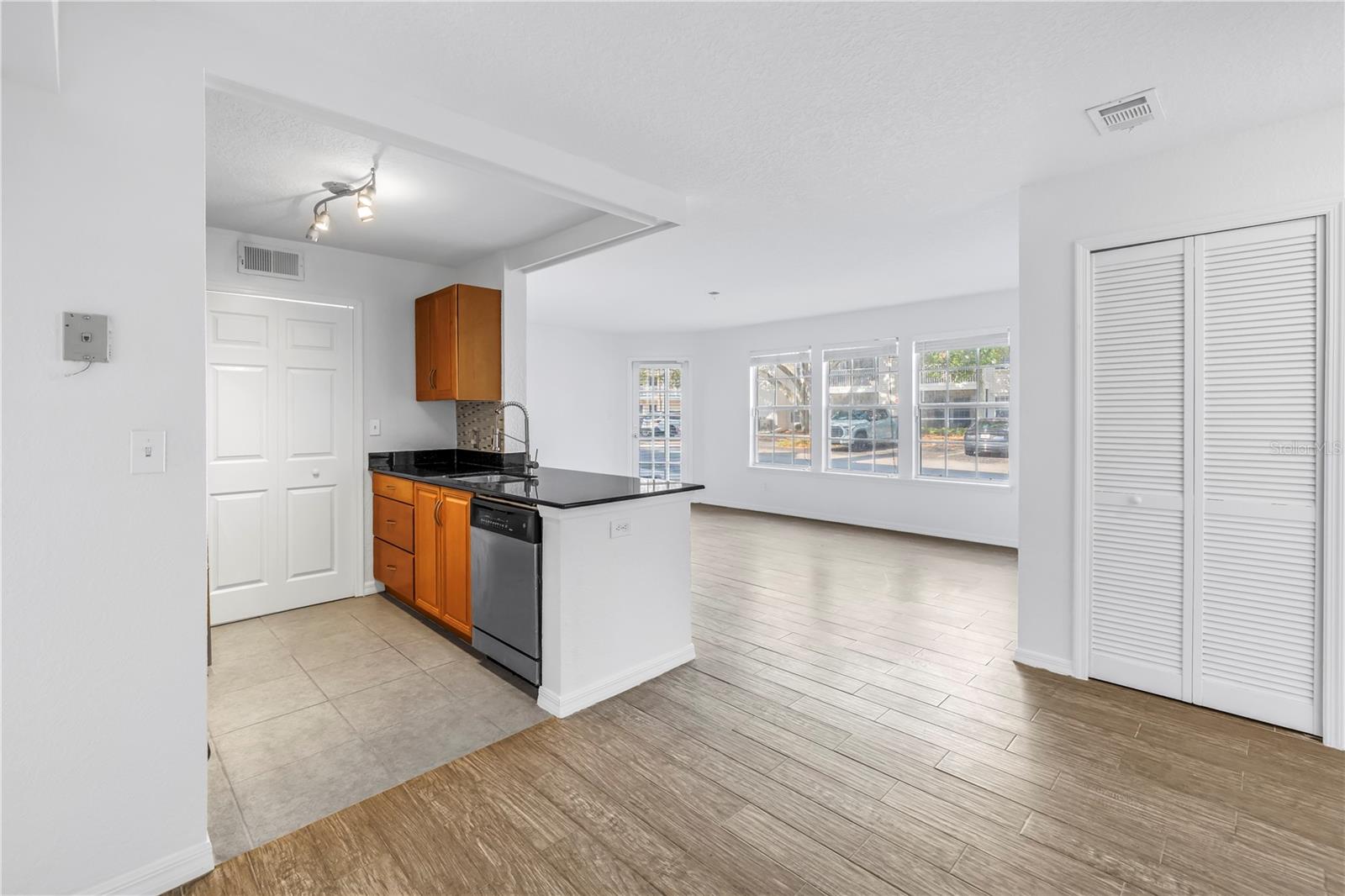 Image 5 of 32 For 3305 Haviland Court 101