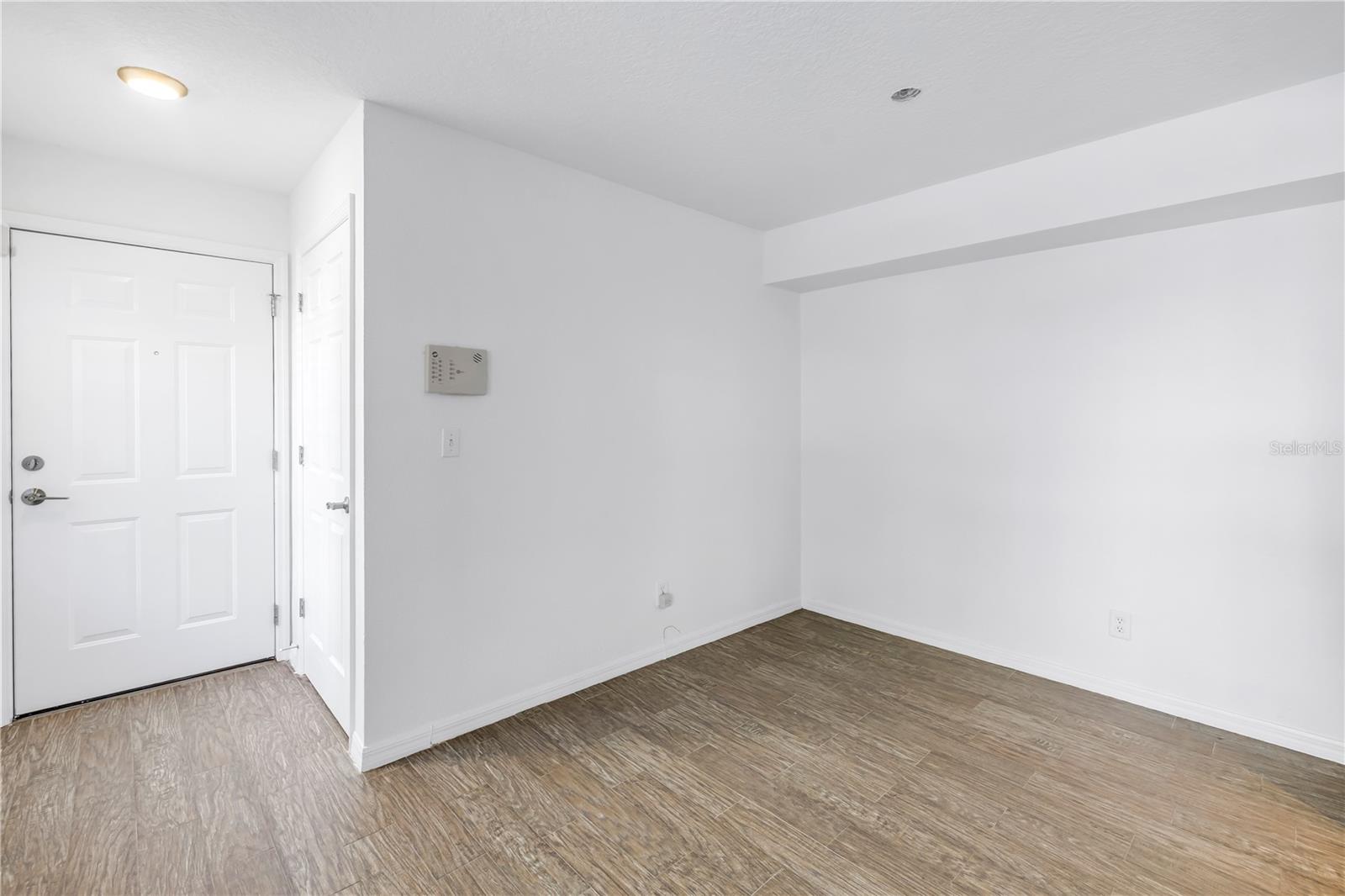 Image 6 of 32 For 3305 Haviland Court 101