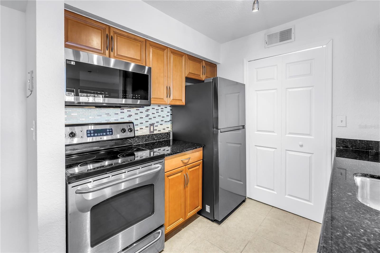 Image 7 of 32 For 3305 Haviland Court 101