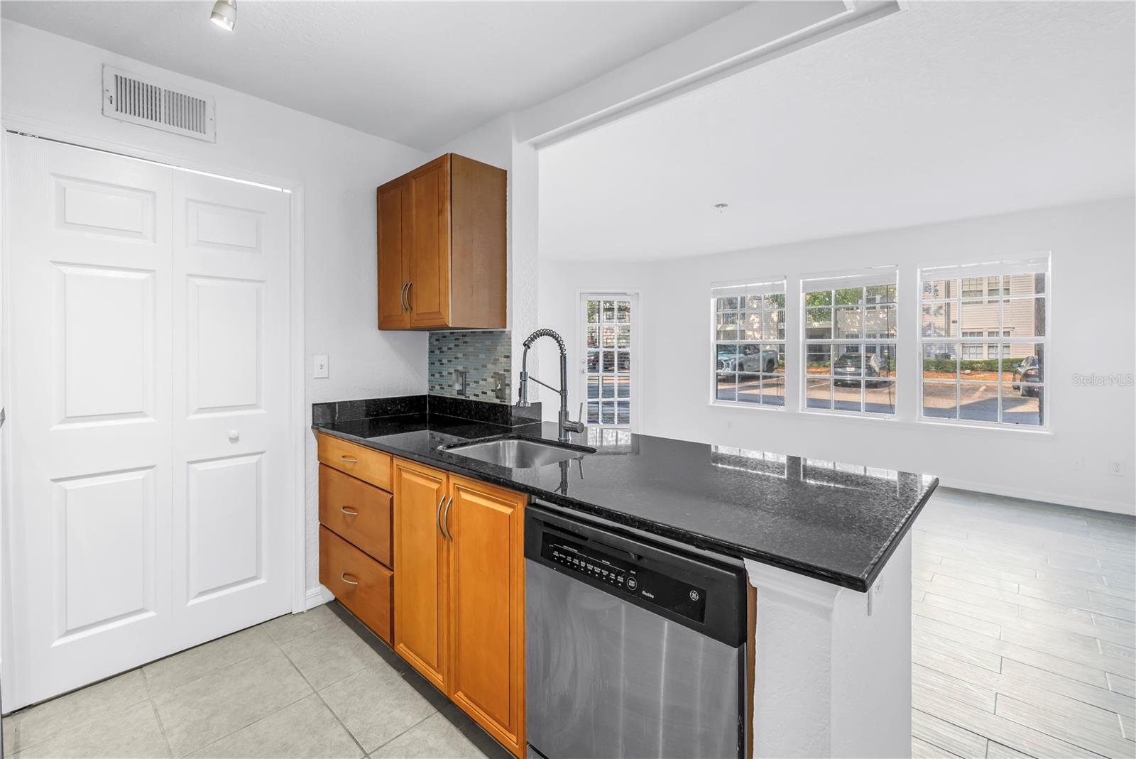 Image 8 of 32 For 3305 Haviland Court 101