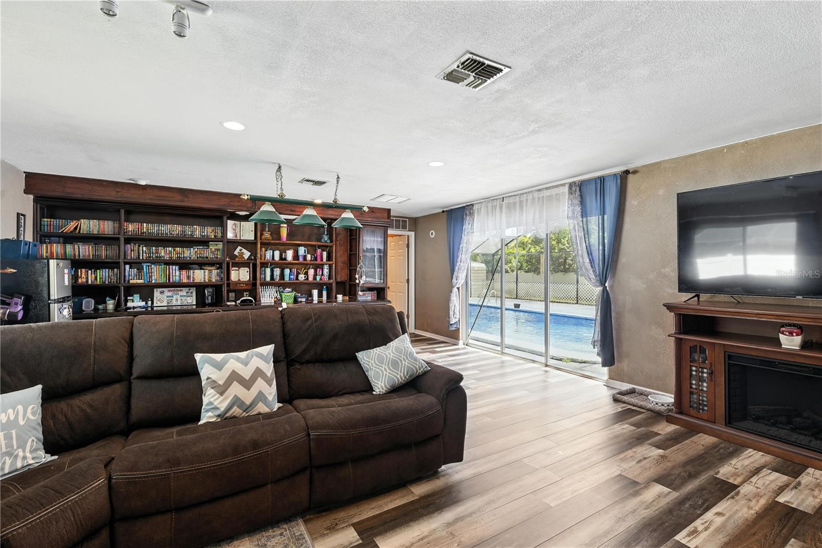 Image 33 of 72 For 37331 Hickory Hill Lane