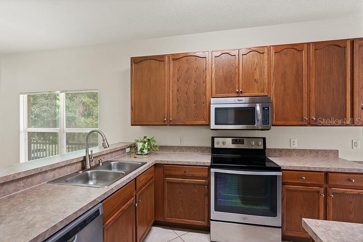 Image 4 of 15 For 20221 Vintage Oaks Place